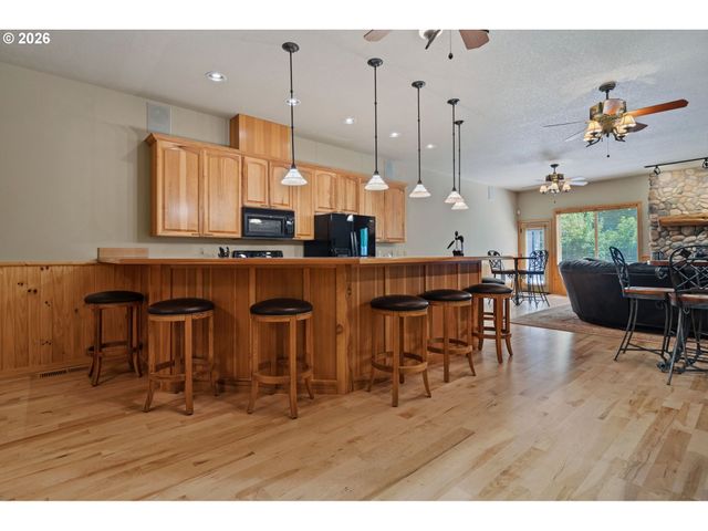 4911 Ne SALMON CREEK St, Vancouver, WA 98686