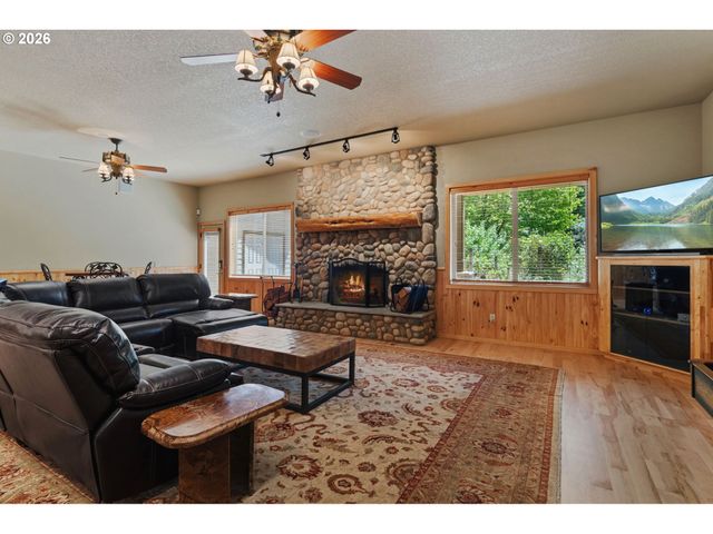4911 Ne SALMON CREEK St, Vancouver, WA 98686