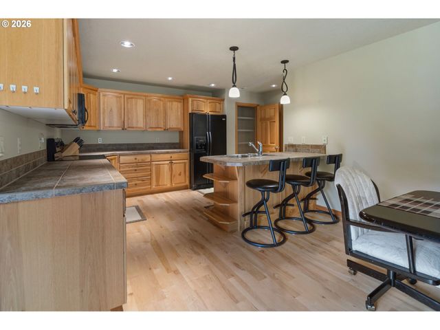 4911 Ne SALMON CREEK St, Vancouver, WA 98686