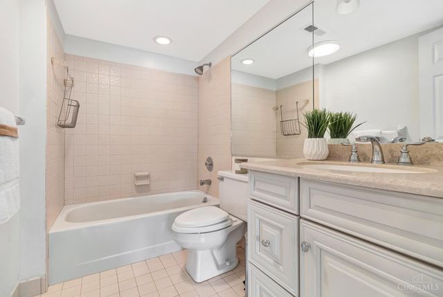 8837 Montgomery Road, Sycamore Twp, OH 45236