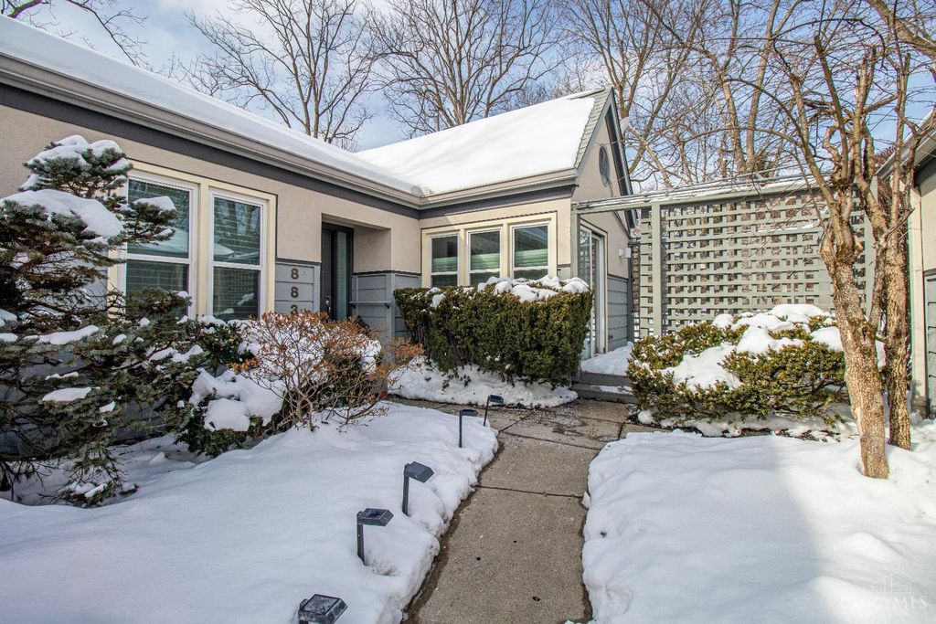 8837 Montgomery Road, Sycamore Twp, OH 45236