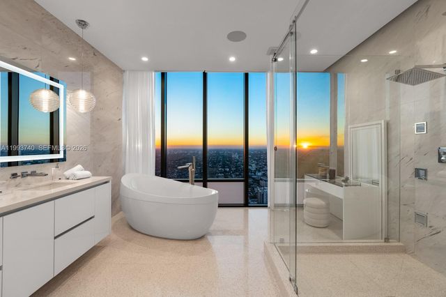 1000 Brickell Plz UPH6202, Miami, FL 33131