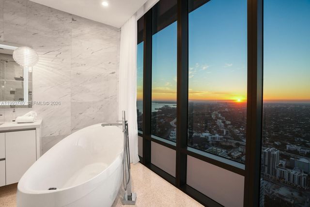 1000 Brickell Plz UPH6202, Miami, FL 33131