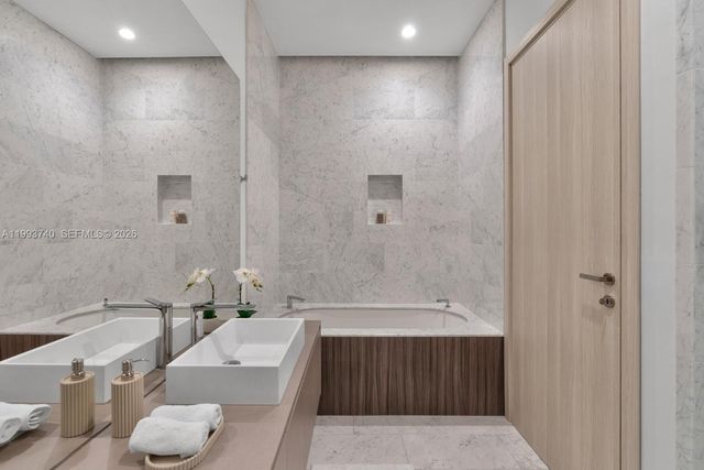 1000 Brickell Plz UPH6202, Miami, FL 33131