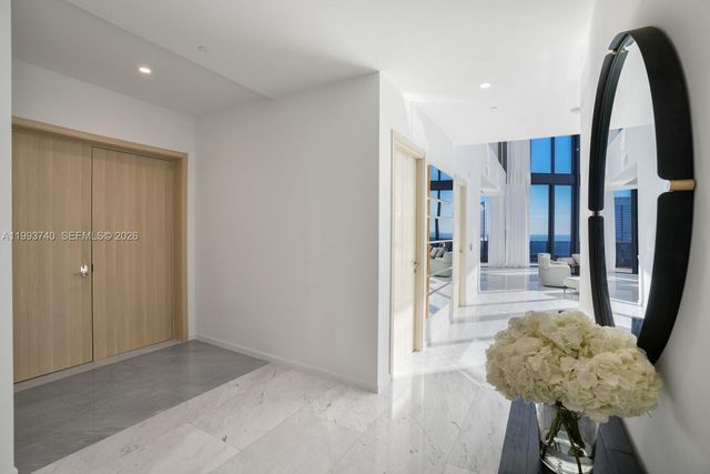 1000 Brickell Plz UPH6202, Miami, FL 33131