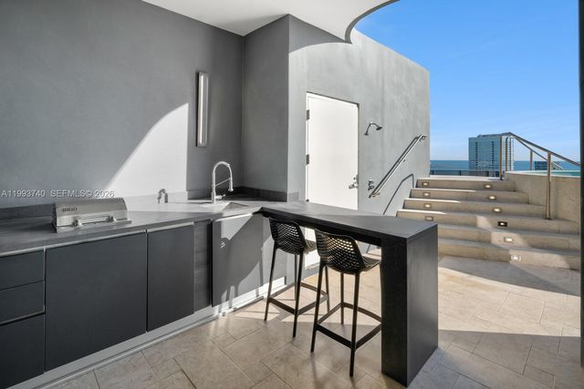 1000 Brickell Plz UPH6202, Miami, FL 33131