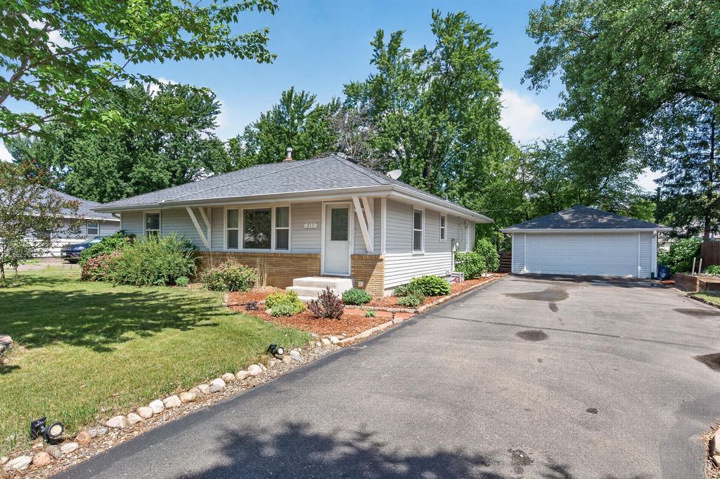 211 92nd Avenue NE, Blaine, MN 55434 — exterior