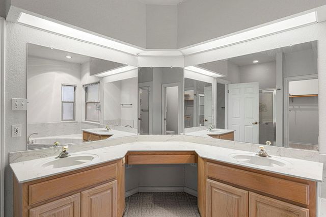 740 Coyote RUN, New Braunfels, TX 78132