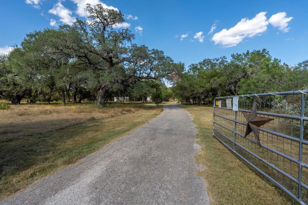 740 Coyote RUN, New Braunfels, TX 78132