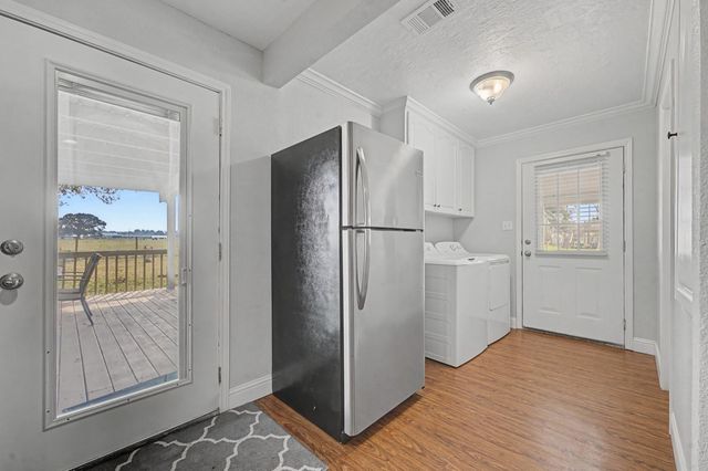 221 North Lake Drive, Winnie, TX 77665