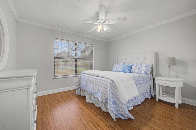 221 North Lake Drive, Winnie, TX 77665