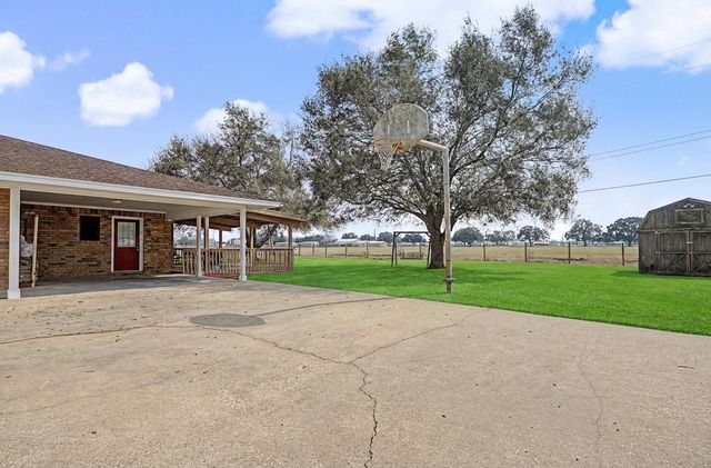 221 North Lake Drive, Winnie, TX 77665