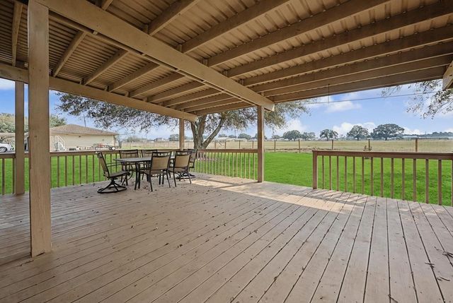 221 North Lake Drive, Winnie, TX 77665