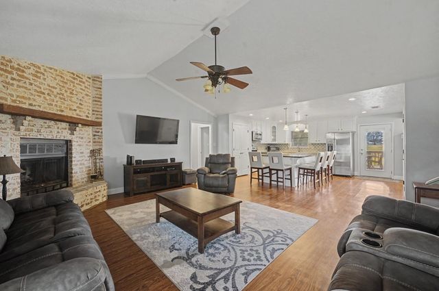 221 North Lake Drive, Winnie, TX 77665