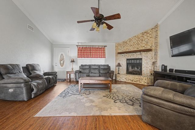 221 North Lake Drive, Winnie, TX 77665