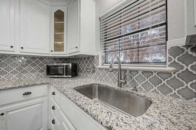 221 North Lake Drive, Winnie, TX 77665