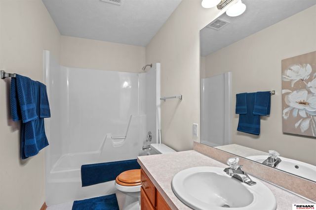 8105 Cheney Ridge Road, Lincoln, NE 68516