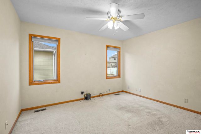 8105 Cheney Ridge Road, Lincoln, NE 68516