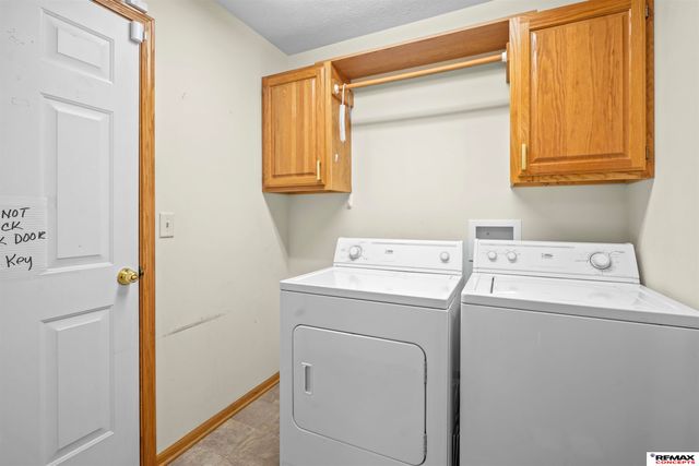 8105 Cheney Ridge Road, Lincoln, NE 68516