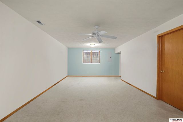 8105 Cheney Ridge Road, Lincoln, NE 68516