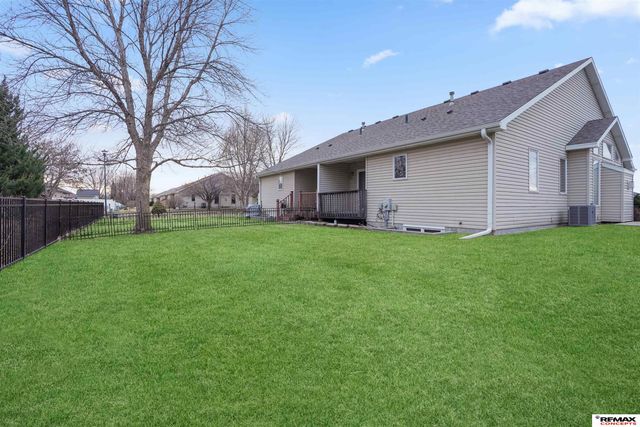 8105 Cheney Ridge Road, Lincoln, NE 68516