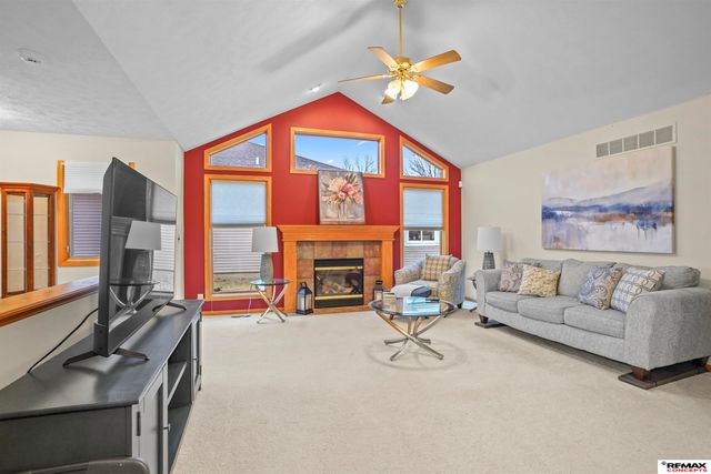 8105 Cheney Ridge Road, Lincoln, NE 68516