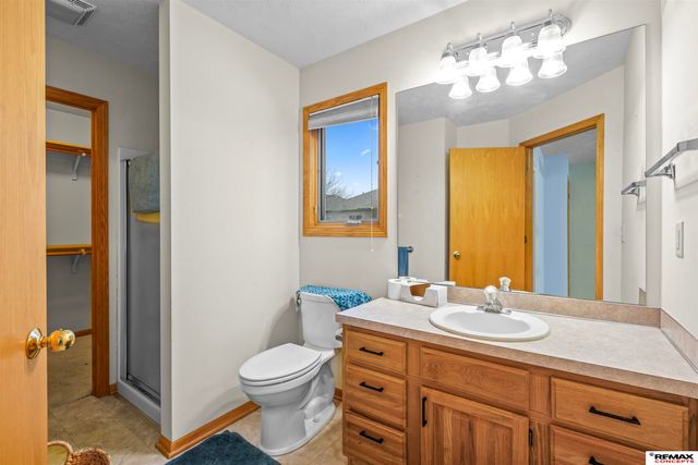 8105 Cheney Ridge Road, Lincoln, NE 68516