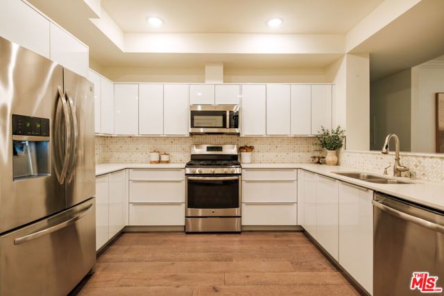 5253 Vantage Avenue 105, Valley Village, CA 91607