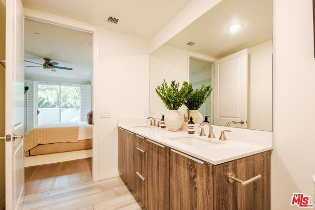 5253 Vantage Avenue 105, Valley Village, CA 91607