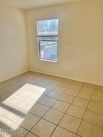545 East Road F, El Paso, TX 79915