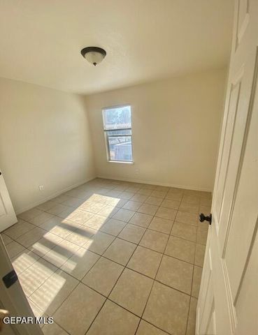 545 East Road F, El Paso, TX 79915