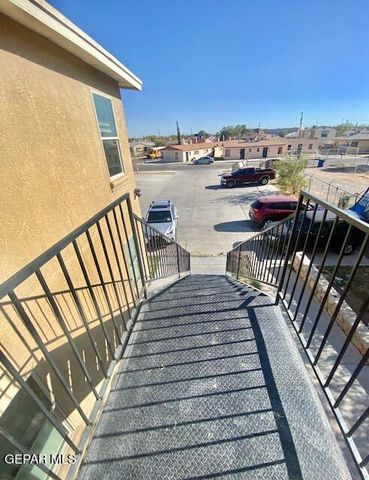545 East Road F, El Paso, TX 79915