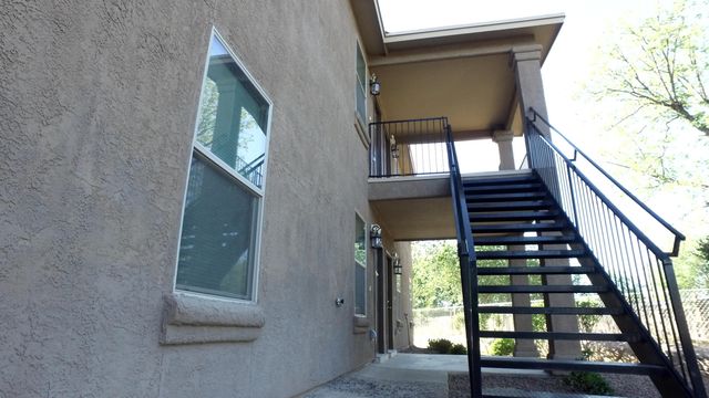 545 East Road F, El Paso, TX 79915