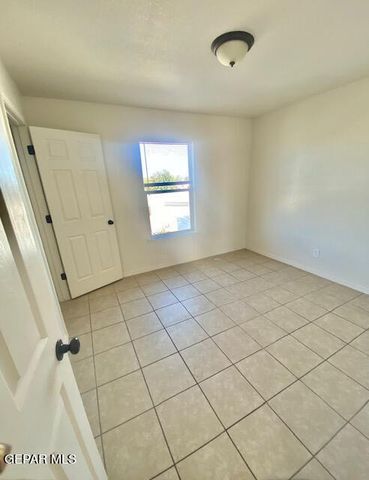 545 East Road F, El Paso, TX 79915
