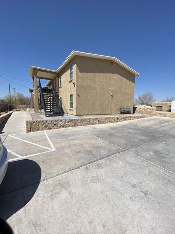 545 East Road F, El Paso, TX 79915