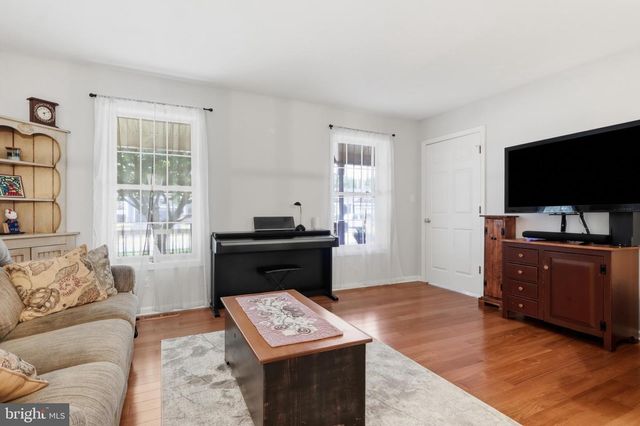 6123 JENNIFER LN, Spring Grove, PA 17362