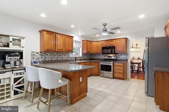 6123 JENNIFER LN, Spring Grove, PA 17362