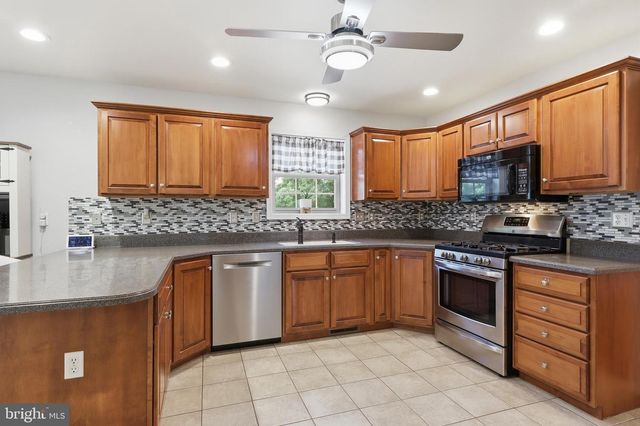 6123 JENNIFER LN, Spring Grove, PA 17362