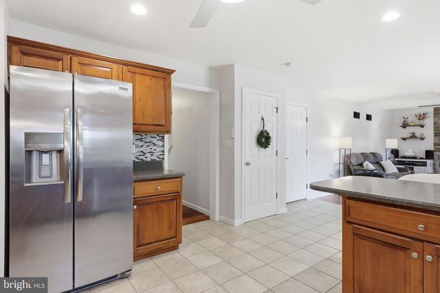 6123 JENNIFER LN, Spring Grove, PA 17362