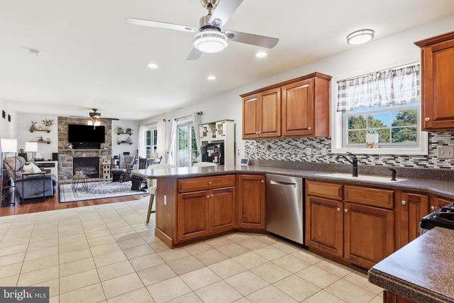 6123 JENNIFER LN, Spring Grove, PA 17362
