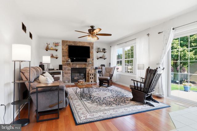 6123 JENNIFER LN, Spring Grove, PA 17362