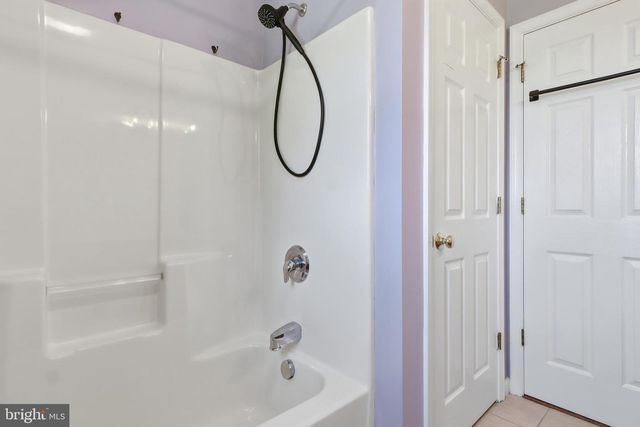 6123 JENNIFER LN, Spring Grove, PA 17362