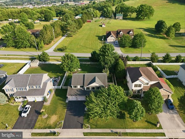 6123 JENNIFER LN, Spring Grove, PA 17362