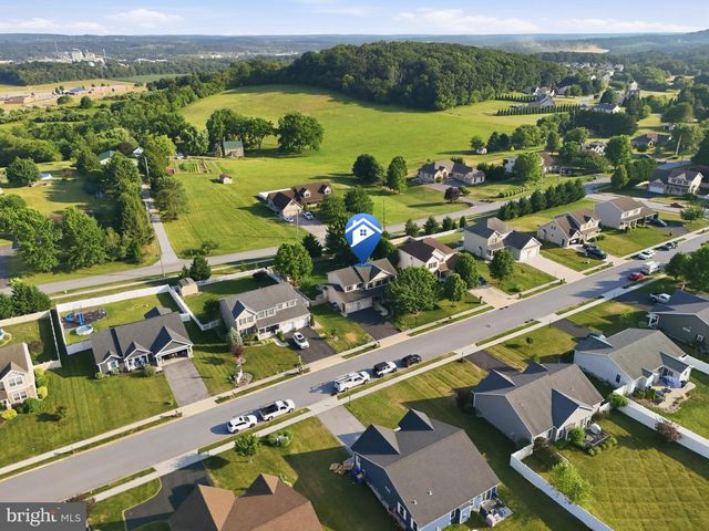 6123 JENNIFER LN, Spring Grove, PA 17362