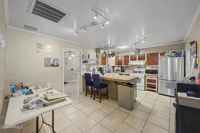2207 E ACOMA Drive, Phoenix, AZ 85022