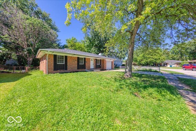 10016 Meadowlark Manor, Indianapolis, IN 46235