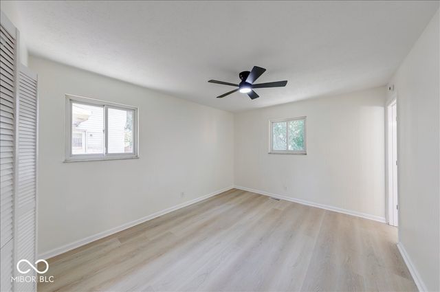 10016 Meadowlark Manor, Indianapolis, IN 46235
