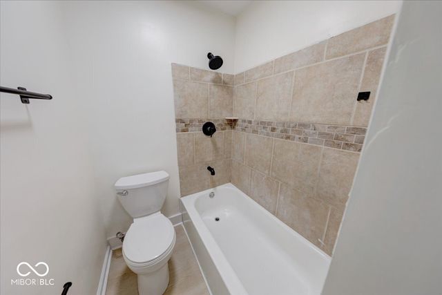 10016 Meadowlark Manor, Indianapolis, IN 46235