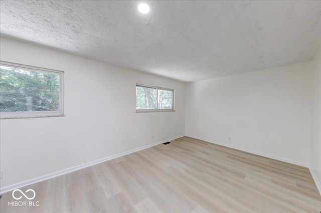 10016 Meadowlark Manor, Indianapolis, IN 46235