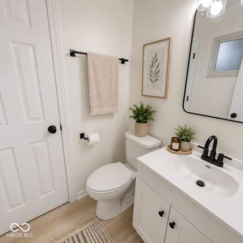 10016 Meadowlark Manor, Indianapolis, IN 46235